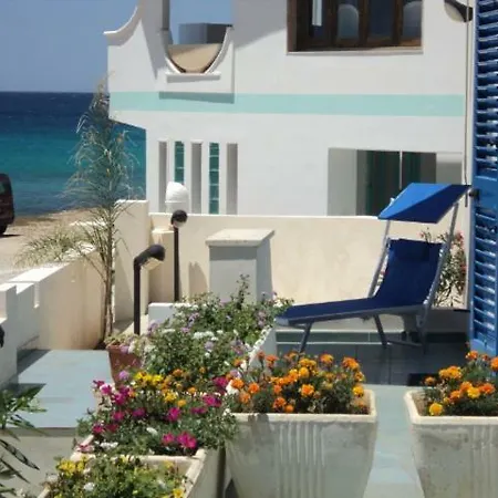 בית נופש Casa Direttamente Sul Mare מרינה די מנקוורסה
