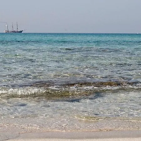 Casa Direttamente Sul Mare * מרינה די מנקוורסה