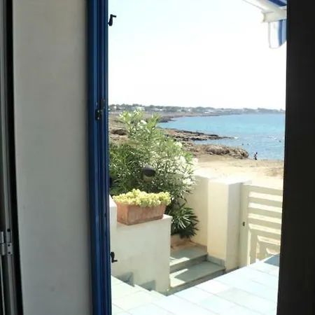 Casa Direttamente Sul Mare * מרינה די מנקוורסה