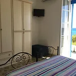 Casa Direttamente Sul Mare * מרינה די מנקוורסה