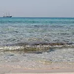 Casa Direttamente Sul Mare * מרינה די מנקוורסה