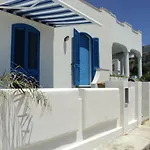 Casa Direttamente Sul Mare * Марина-ди-Манкаверса